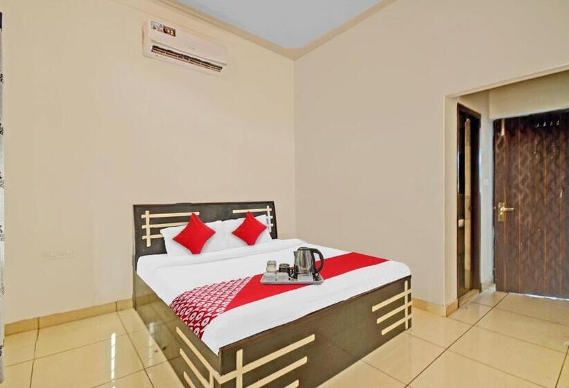 Habitació Triple Clàssica, Flagship Hotel 4 Seasons