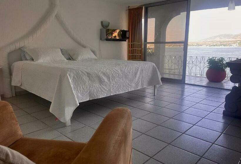 Suite with lake view, Marina Palace Teques