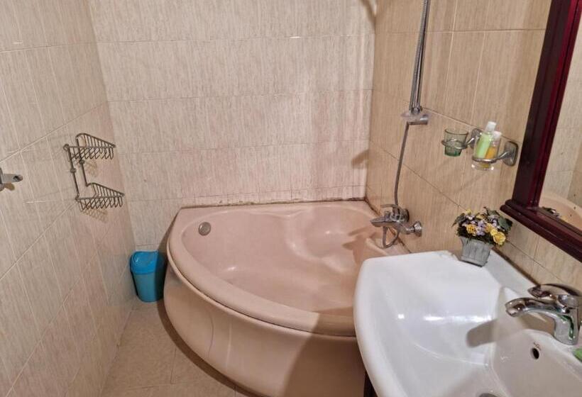 חדר אקונומי, Victory Colombo