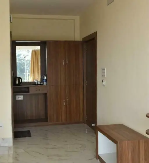 デラックスの４人部屋, Palashgram Eco Resort