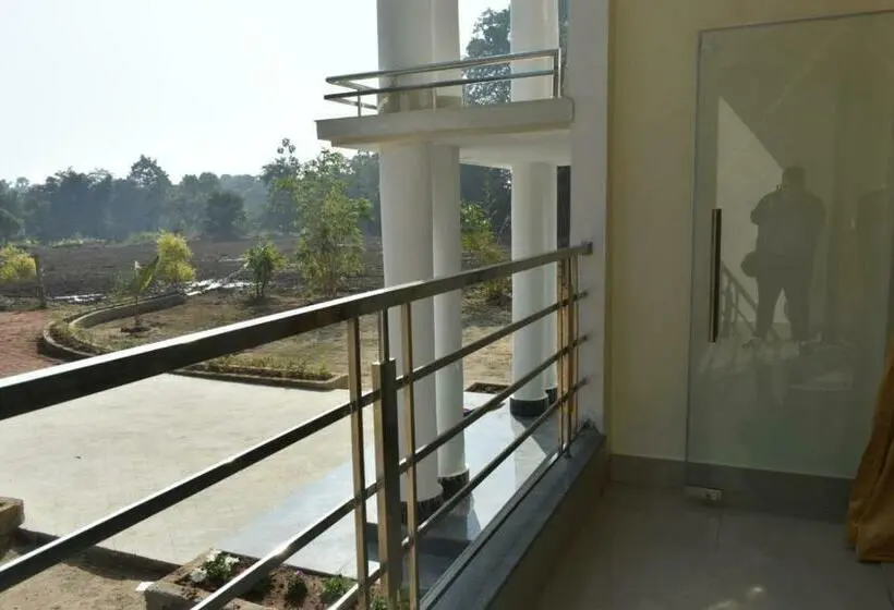 デラックスの４人部屋, Palashgram Eco Resort