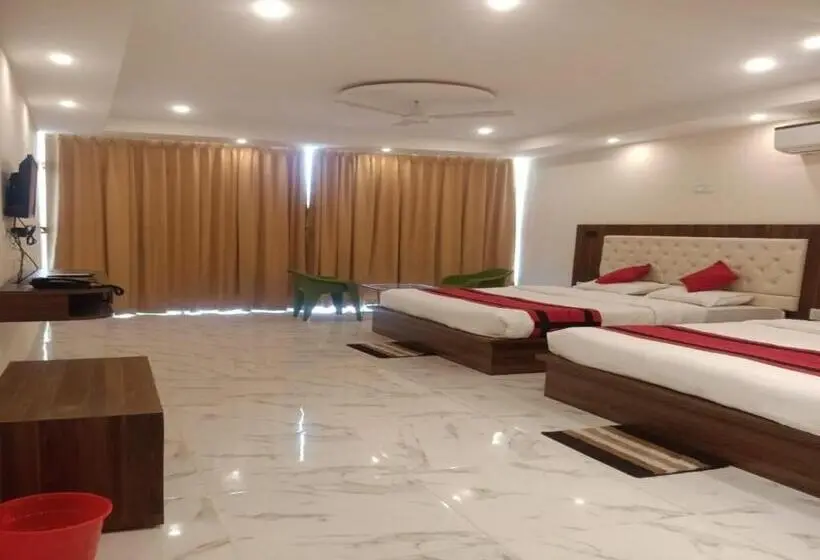デラックスの４人部屋, Palashgram Eco Resort