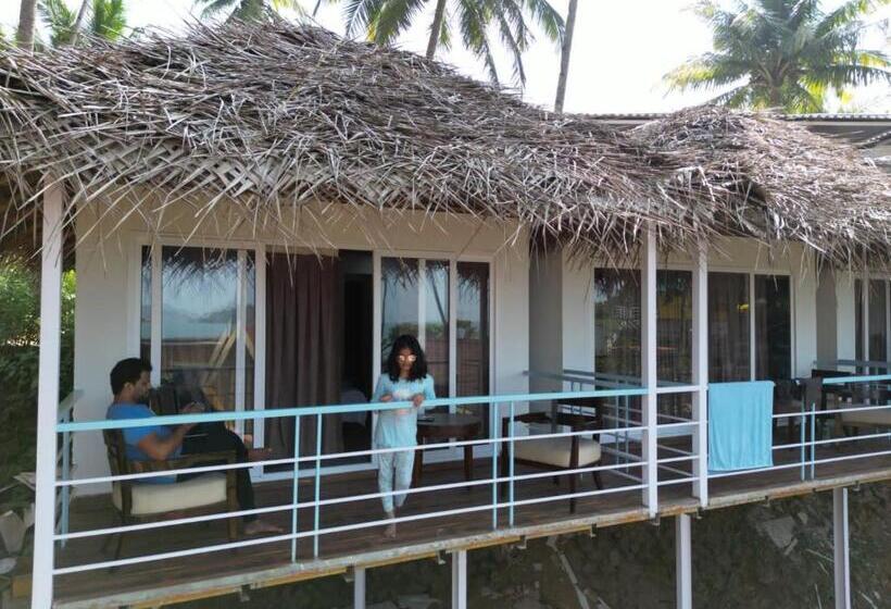 غرفة قياسية مطلّة علي البحر مزوَّدة بشُرفة, Grand Sea Shades Goa