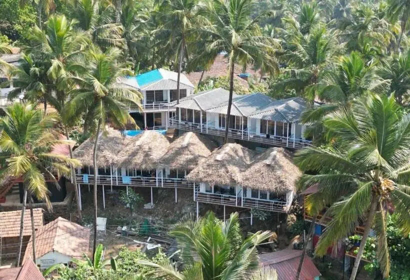 オーシャンビュースタンダードルームバルコニー付き, Grand Sea Shades Goa