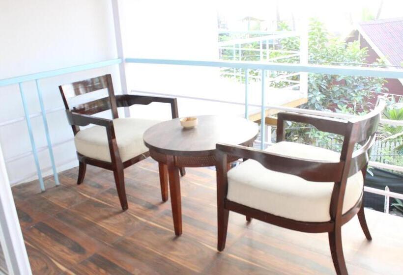 オーシャンビュースタンダードルームバルコニー付き, Grand Sea Shades Goa