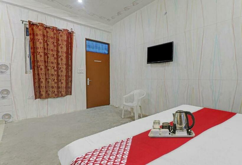 חדר קלאסי לשלושה, Flagship Sana Guest House Near Chaudhary Charan Singh International Airport