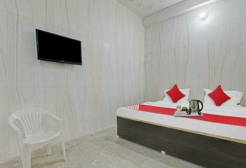 חדר קלאסי לשלושה, Flagship Sana Guest House Near Chaudhary Charan Singh International Airport