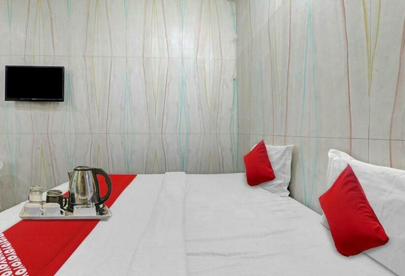 חדר קלאסי לשלושה, Flagship Sana Guest House Near Chaudhary Charan Singh International Airport