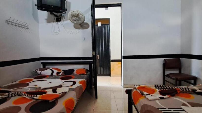 스탠다드 트리플 룸, Plaza Confort Inn