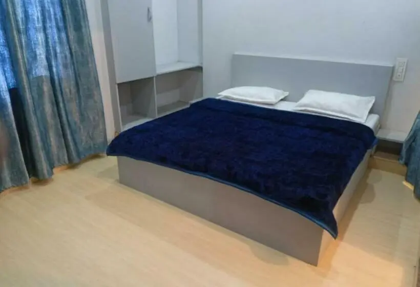 Pokój Deluxe, Shubham