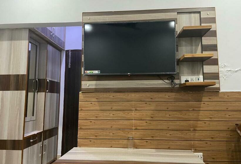 Номер Deluxe, The Asanar Hills