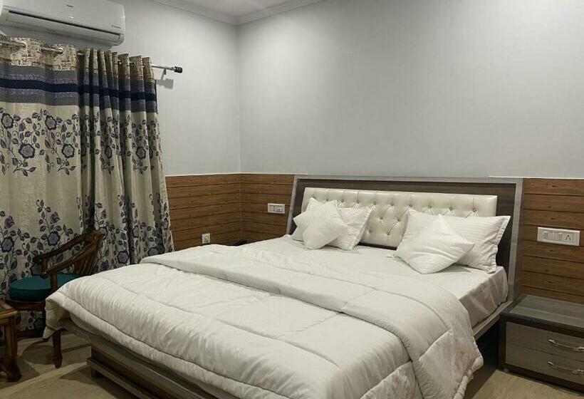Номер Deluxe Кровать Кинг, The Asanar Hills