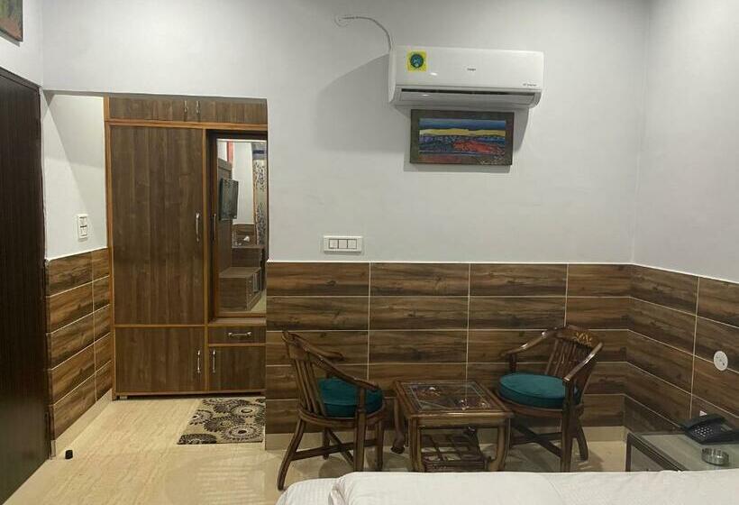 带大床的豪华间, The Asanar Hills