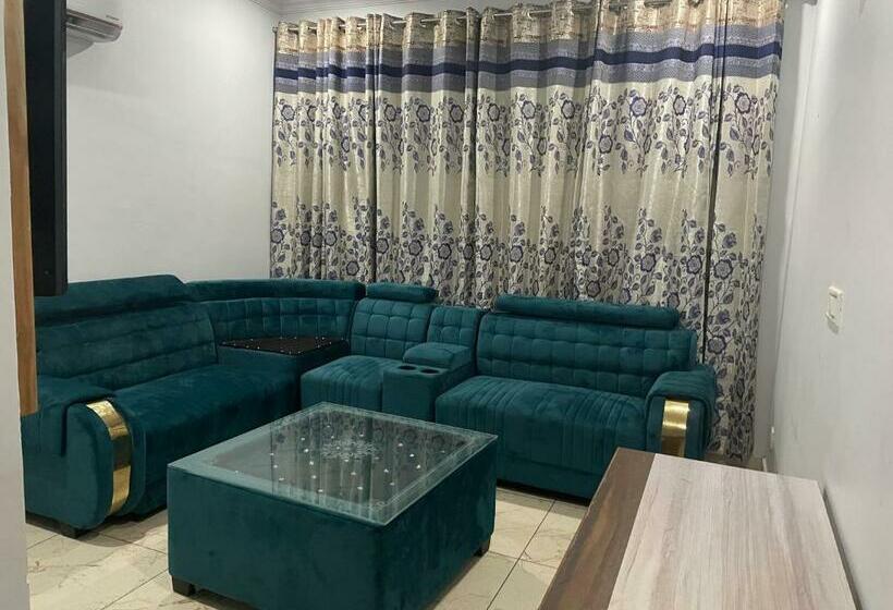 高级套房, The Asanar Hills