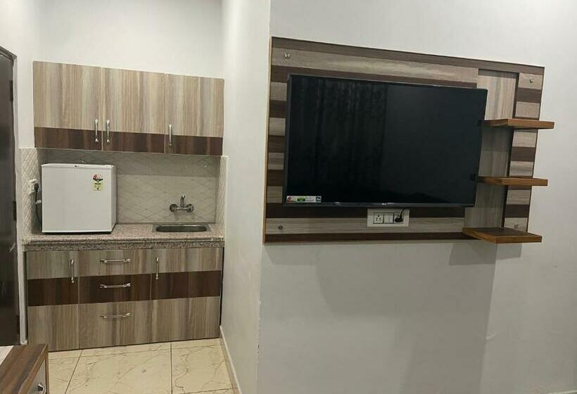 高级套房, The Asanar Hills