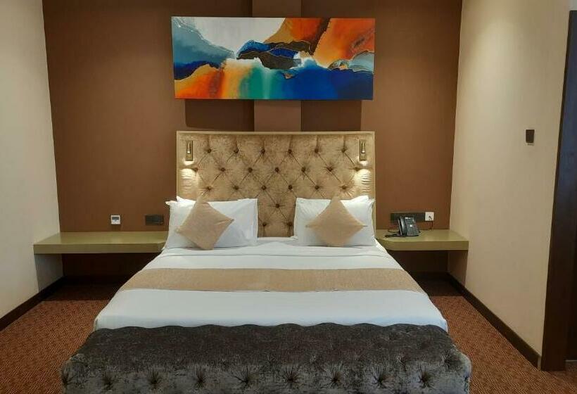 Номер Deluxe, Viluxey City