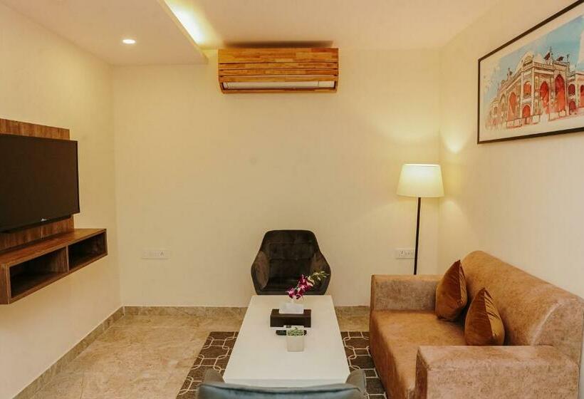 Suíte, Regenta Inn Greater Noida, 15 Mins To India Expo Mart