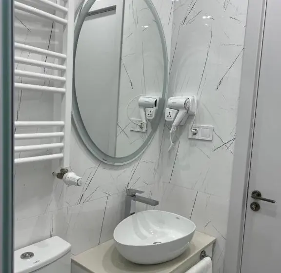 اتاق استاندارد با تخت بزرگ, Babi
