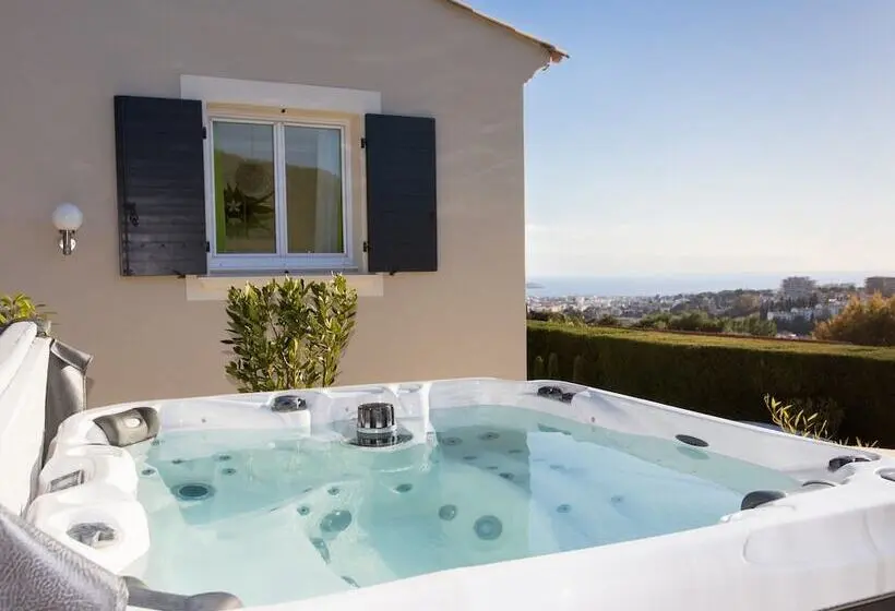 オーシャンビューデラックスルーム, Les Chambres D Hôtes De Mougins