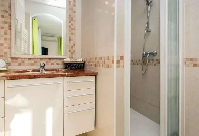 オーシャンビューデラックスルーム, Les Chambres D Hôtes De Mougins