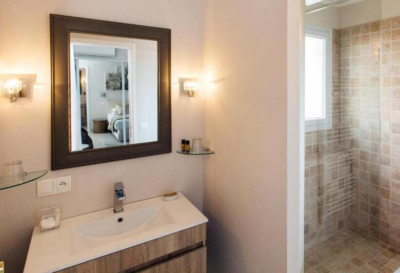 غرفة قياسية مطلّة علي البحر, Les Chambres D Hôtes De Mougins