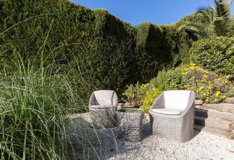 غرفة ديلوكس مطلّة علي البحر, Les Chambres D Hôtes De Mougins