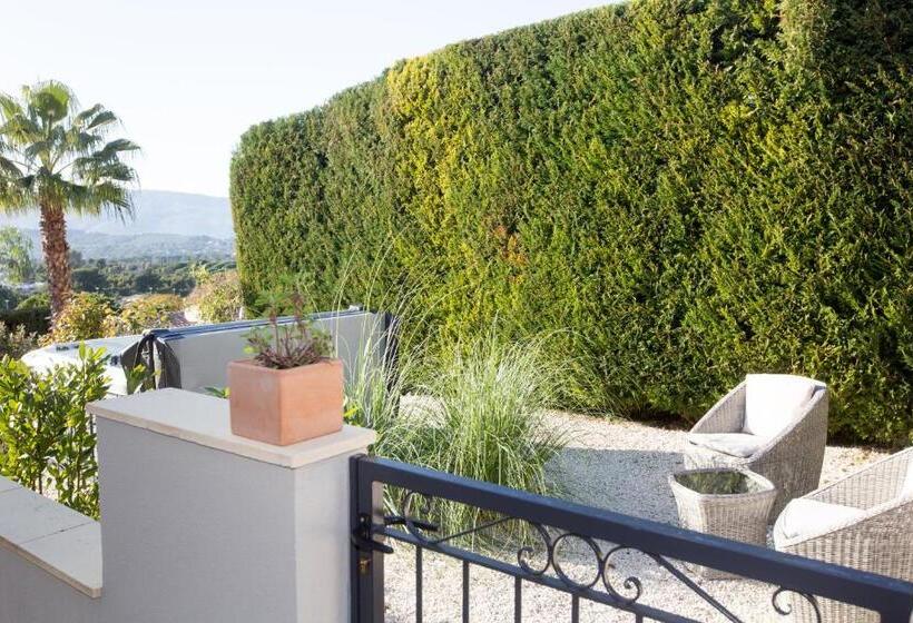 غرفة ديلوكس مطلّة علي البحر, Les Chambres D Hôtes De Mougins