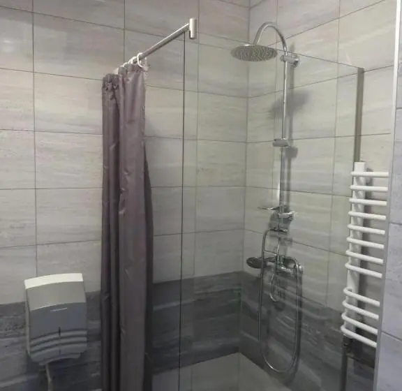 Standard Yhden Hengen Huone Parveke, Sp Zoz Sanatorium Uzdrowiskowe Mswia W Krynicy Zdroju