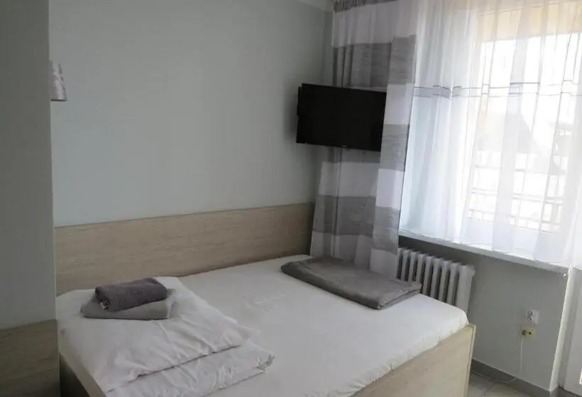 Standard Yhden Hengen Huone Parveke, Sp Zoz Sanatorium Uzdrowiskowe Mswia W Krynicy Zdroju