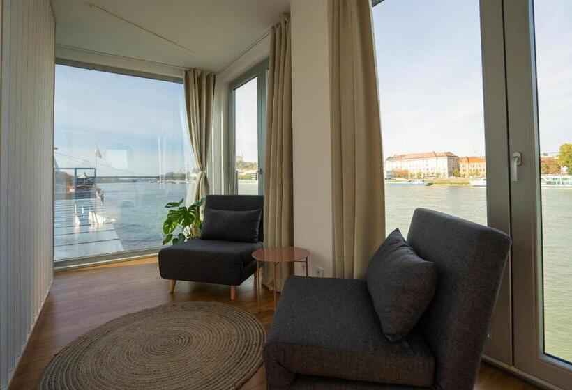 آپارتمان 1 خوابه, Sundeck Botel   Party Boat