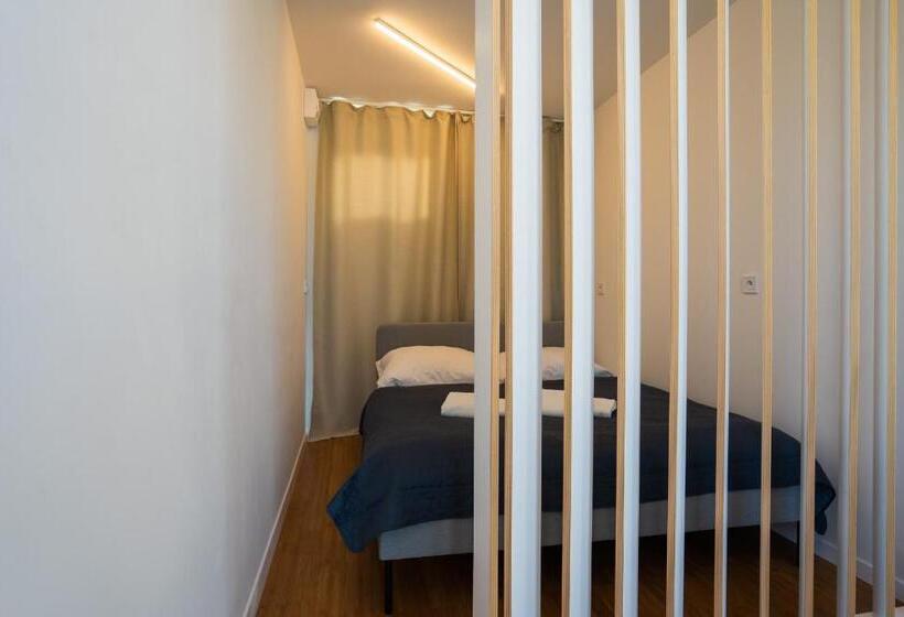 آپارتمان 1 خوابه, Sundeck Botel   Party Boat