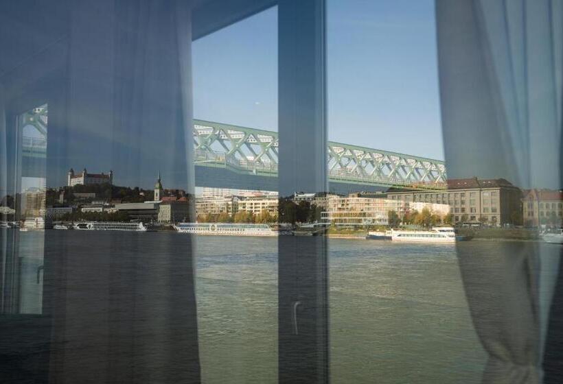 آپارتمان 1 خوابه, Sundeck Botel   Party Boat