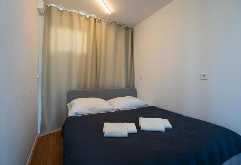 آپارتمان 1 خوابه, Sundeck Botel   Party Boat