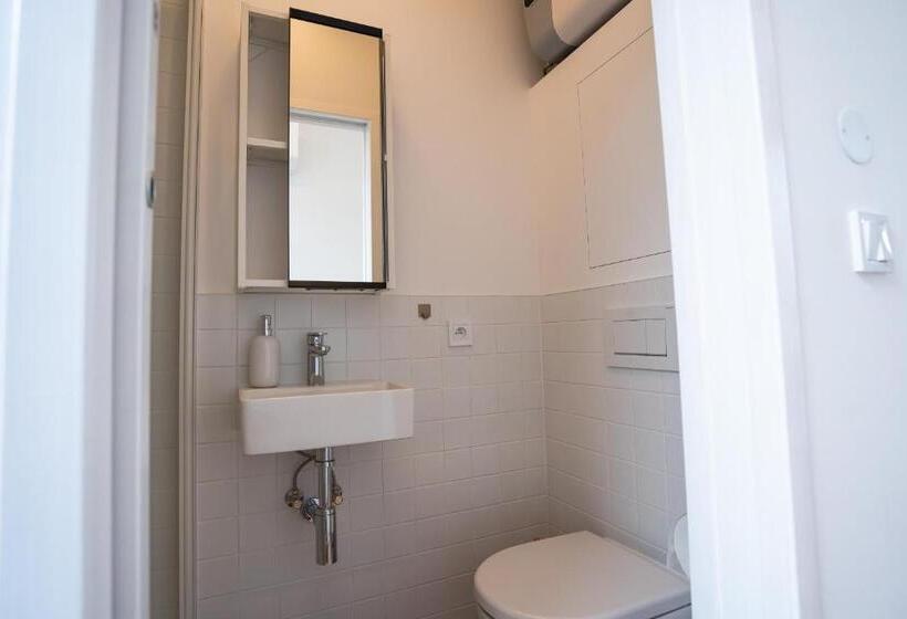 اتاق استاندارد, Sundeck Botel   Party Boat