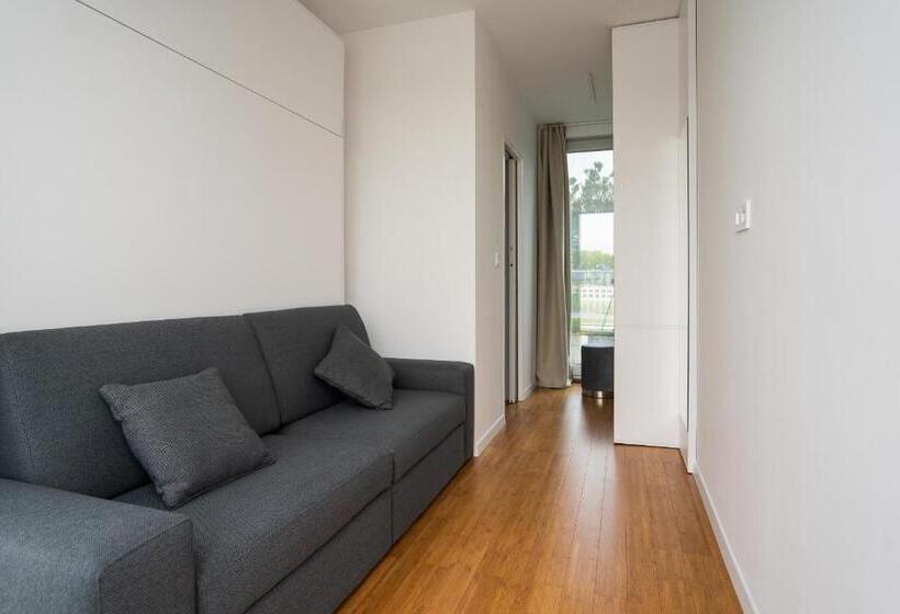 اتاق استاندارد, Sundeck Botel   Party Boat