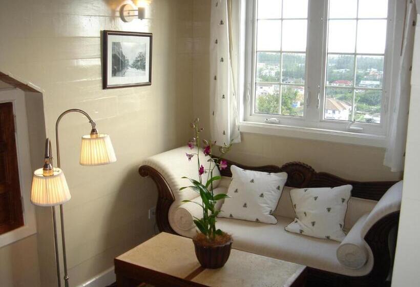 スイート, A Stone's Throw Away