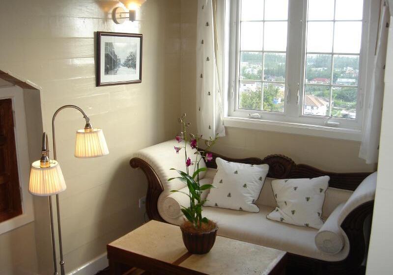 スイート, A Stone's Throw Away