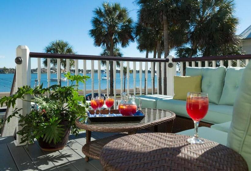 جناح سرير كينج, Bayfront Marin House