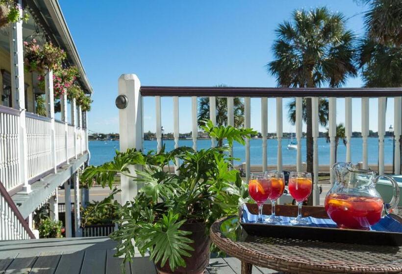 جناح سرير كينج, Bayfront Marin House