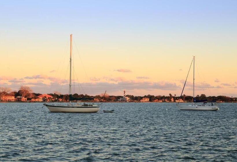 غرفة قياسية سرير كينج, Bayfront Marin House