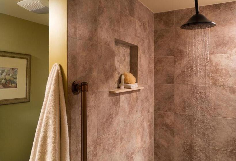 جناح سرير كينج, Bayfront Marin House