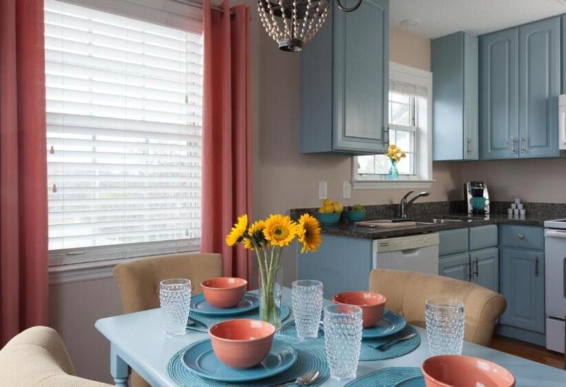 جناح عائلي, Bayfront Marin House