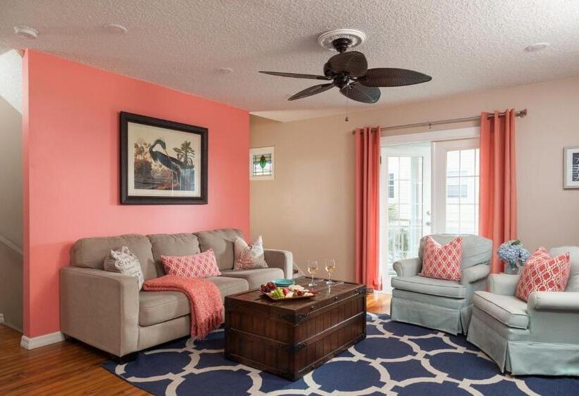 جناح عائلي, Bayfront Marin House