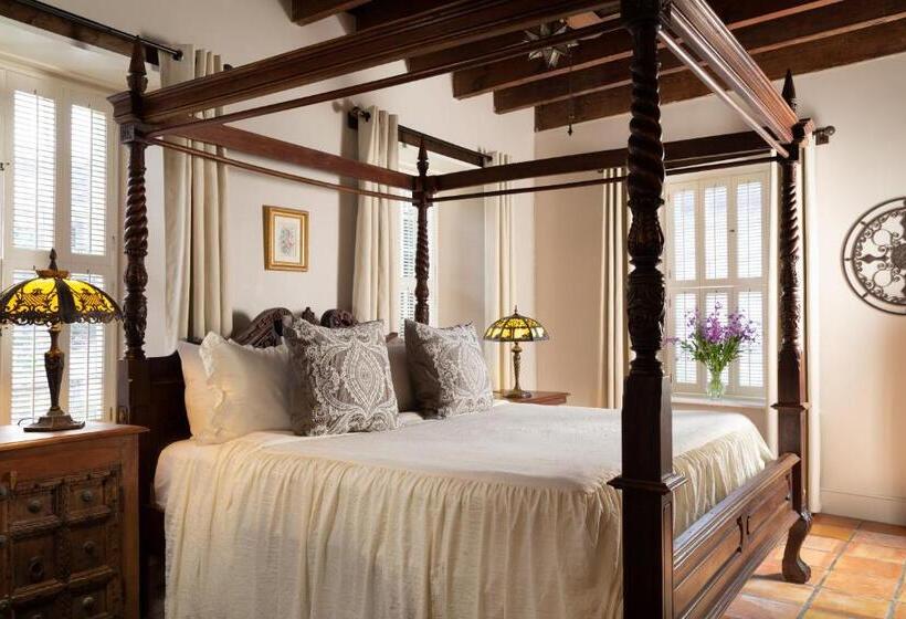 جناح ديلوكس, Bayfront Marin House