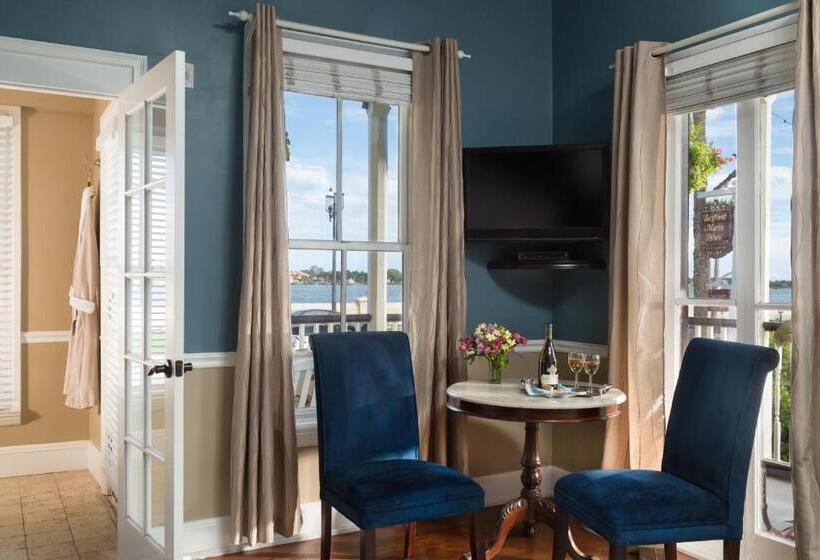 جناح ديلوكس, Bayfront Marin House