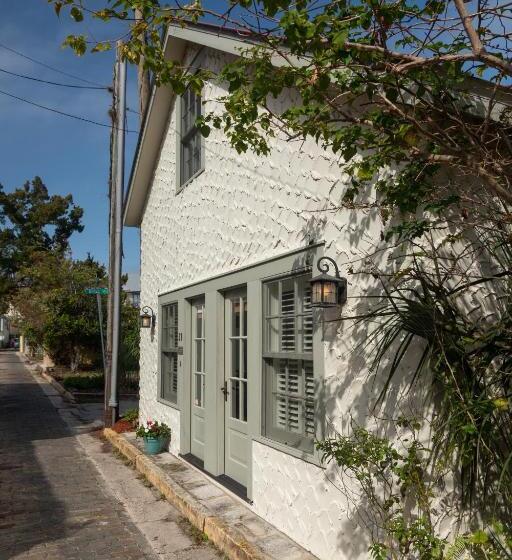 오두막, Bayfront Marin House