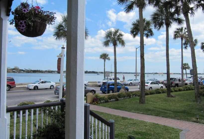 كابينة, Bayfront Marin House