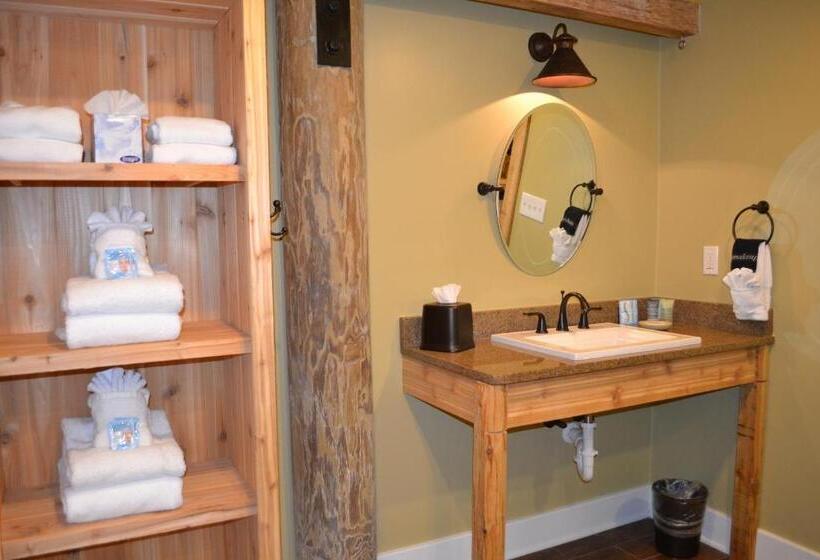 جناح سرير كينج, Bayfront Marin House