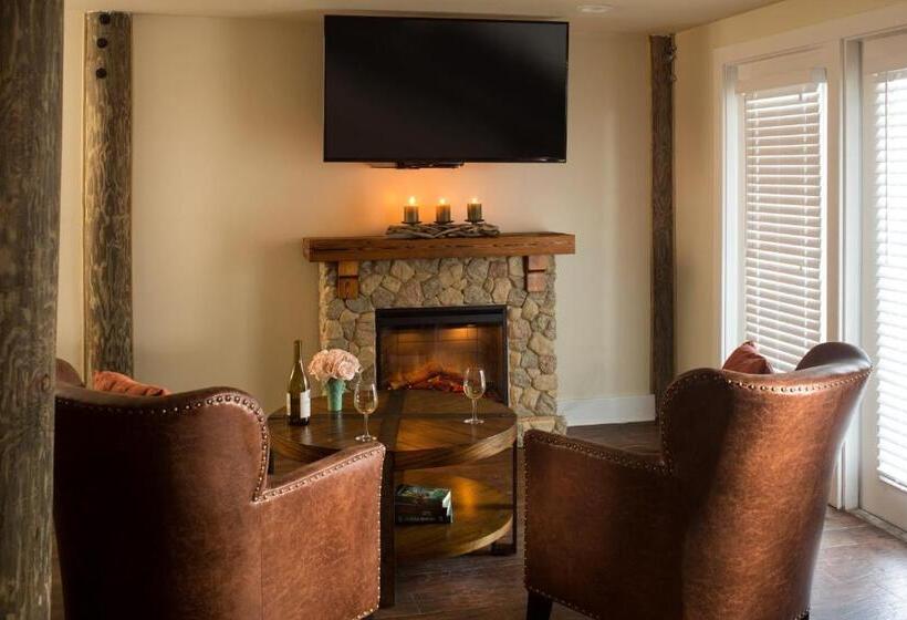 جناح سرير كينج, Bayfront Marin House