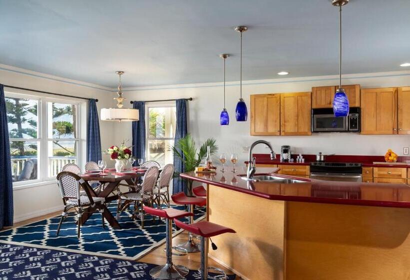 جناح سرير كينج, Bayfront Marin House